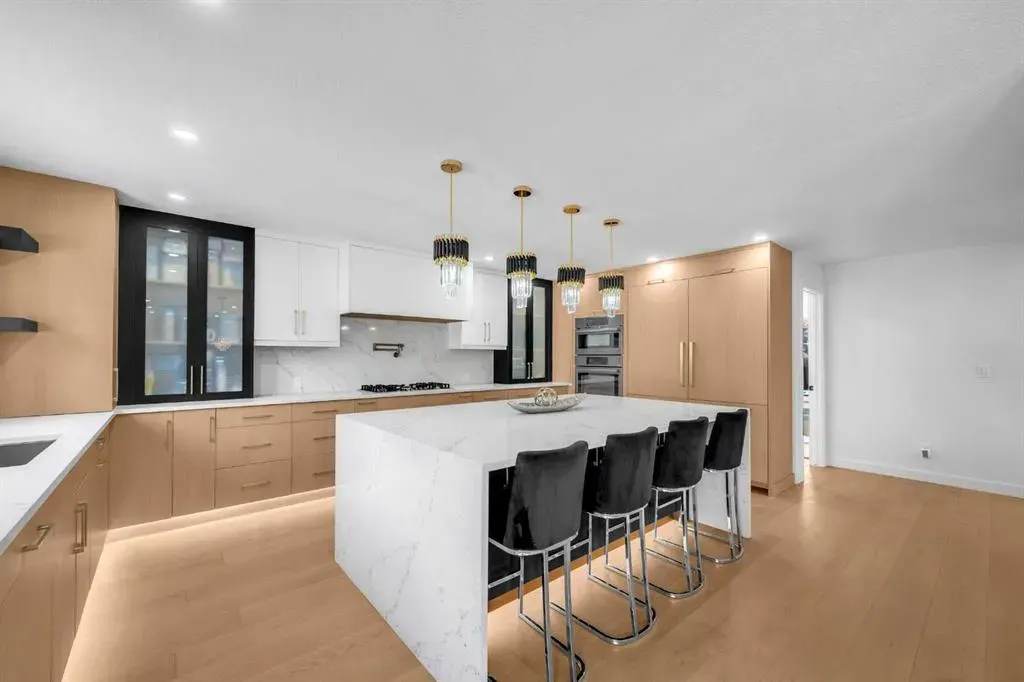 4239 Vauxhall Crescent NW