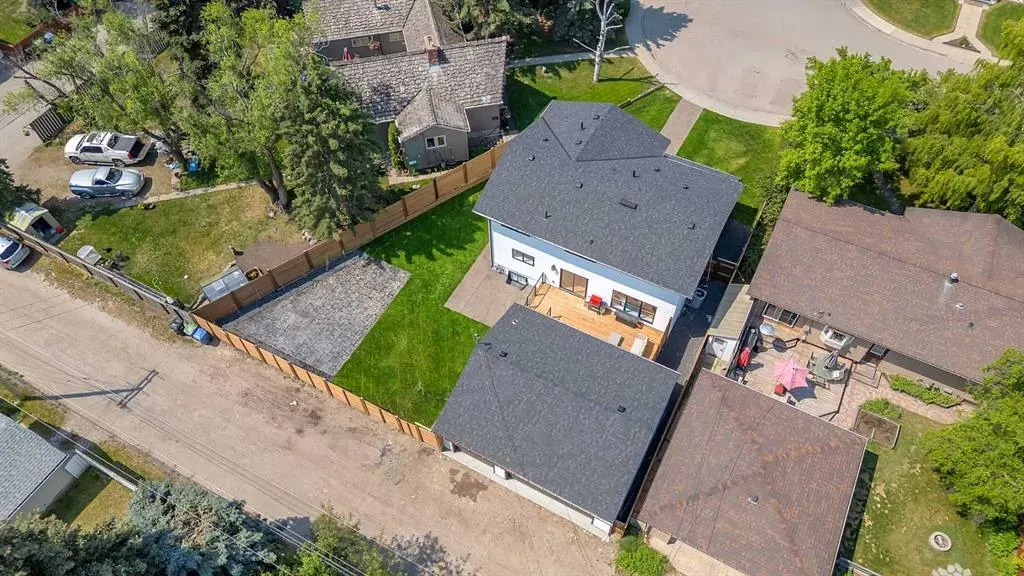 4239 Vauxhall Crescent NW