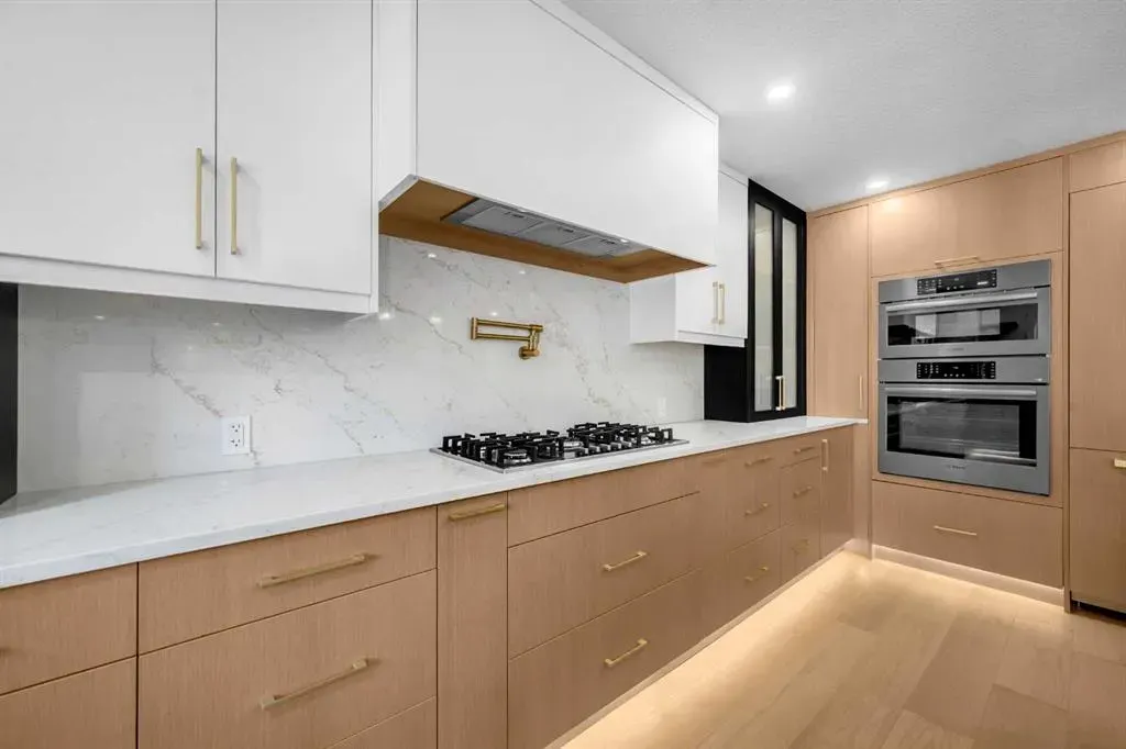 4239 Vauxhall Crescent NW