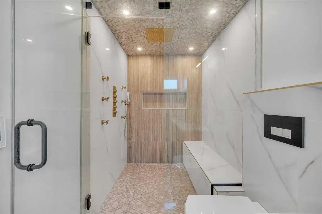 4239 Vauxhall Crescent NW