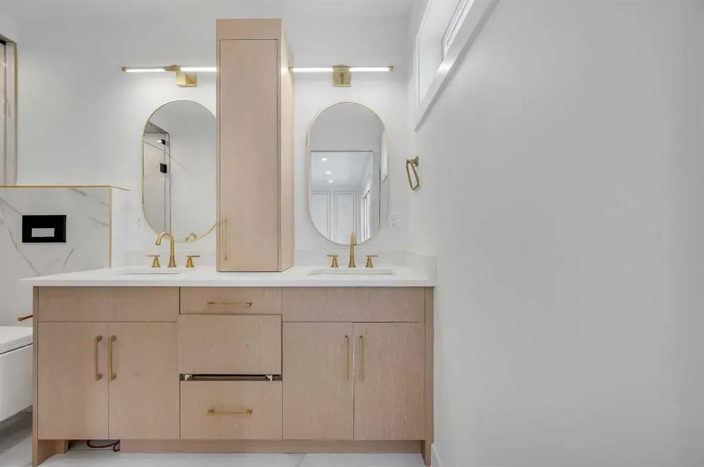 4239 Vauxhall Crescent NW