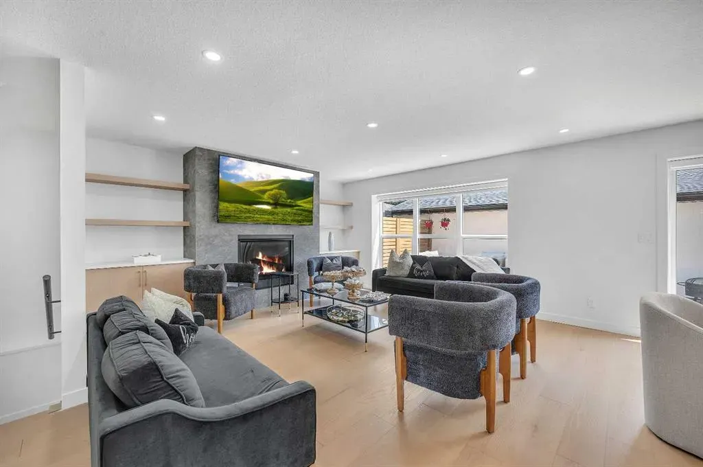 4239 Vauxhall Crescent NW