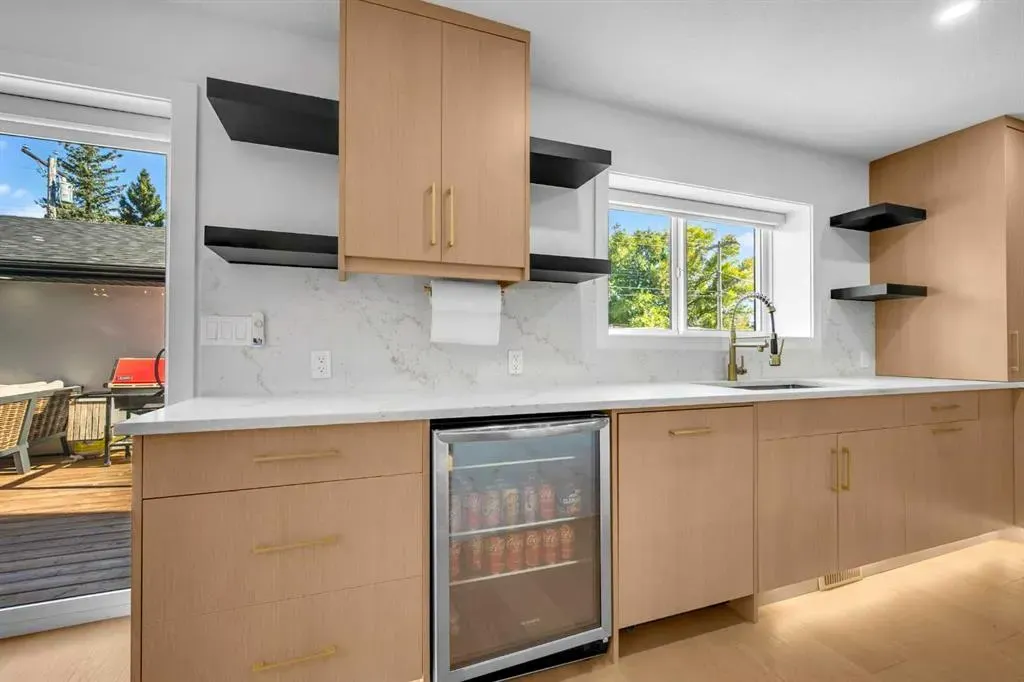 4239 Vauxhall Crescent NW