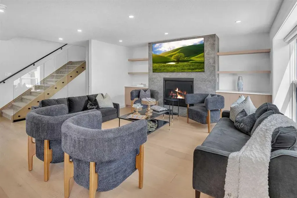 4239 Vauxhall Crescent NW