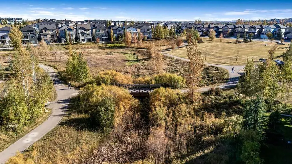 82 Panton View NW
