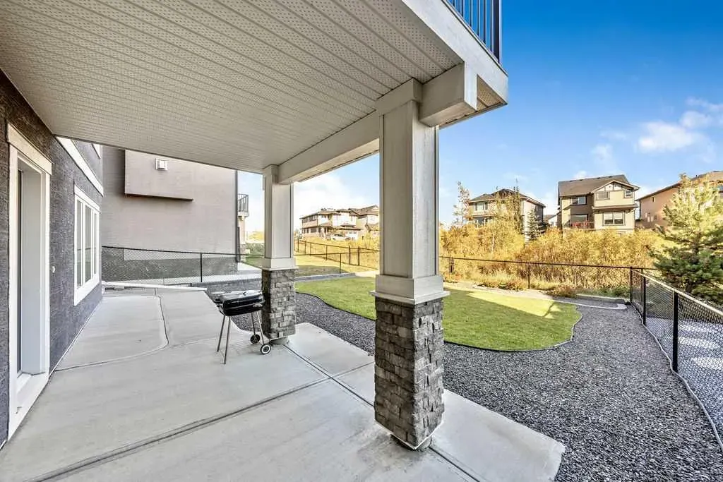 82 Panton View NW