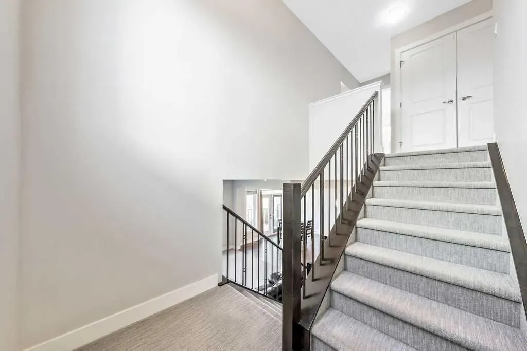 82 Panton View NW