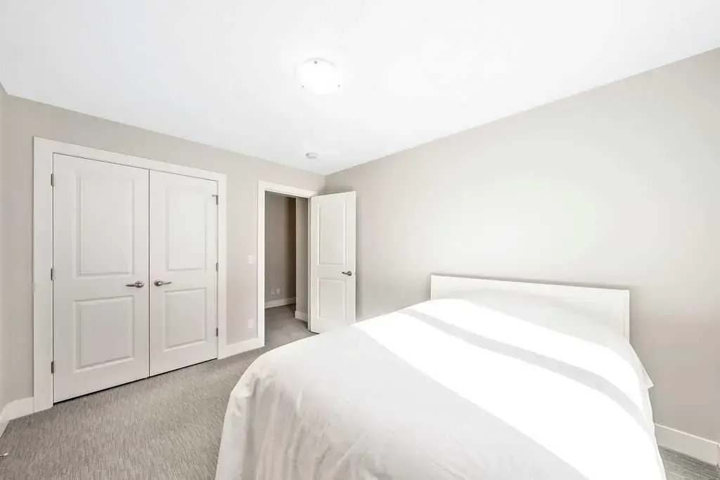 82 Panton View NW