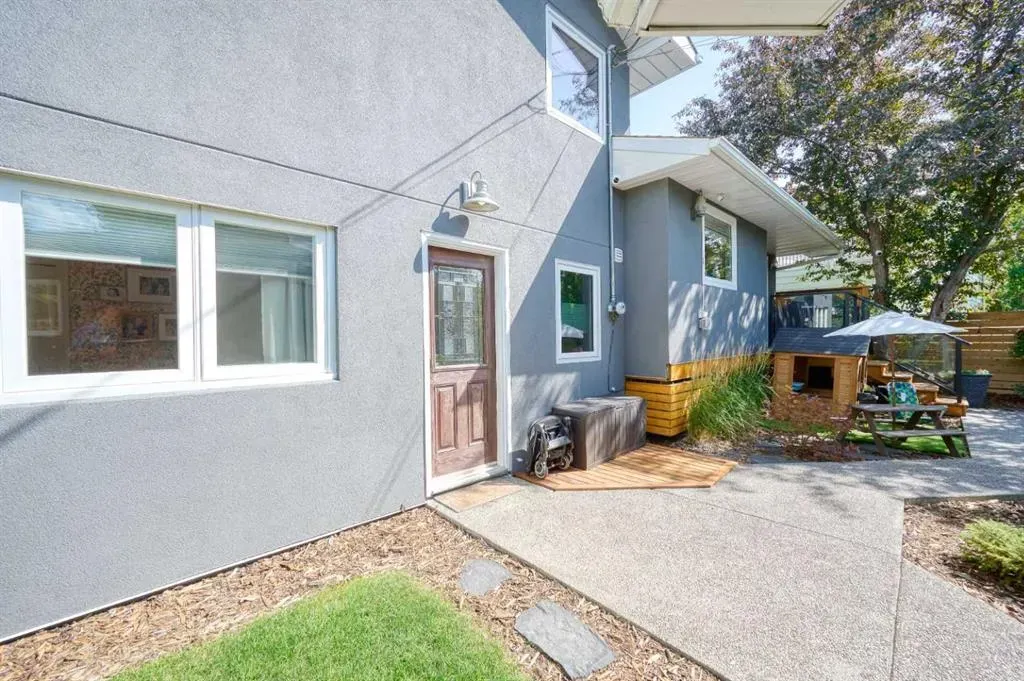 8027 Churchill Drive SW