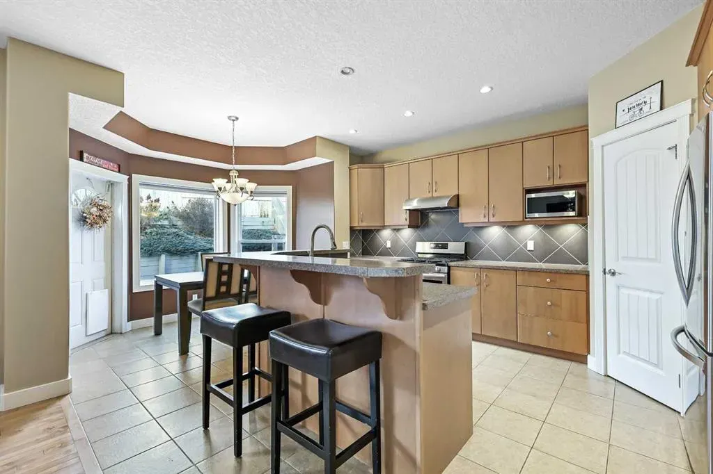 753 Fairways Green NW