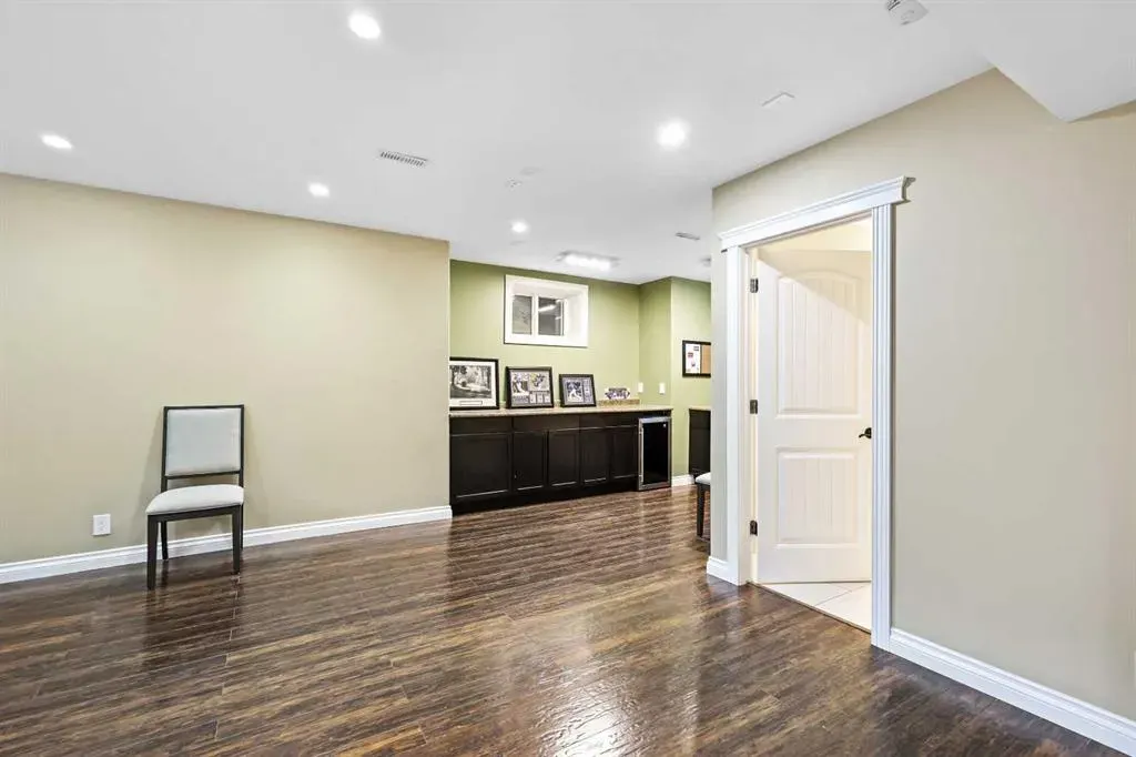 753 Fairways Green NW