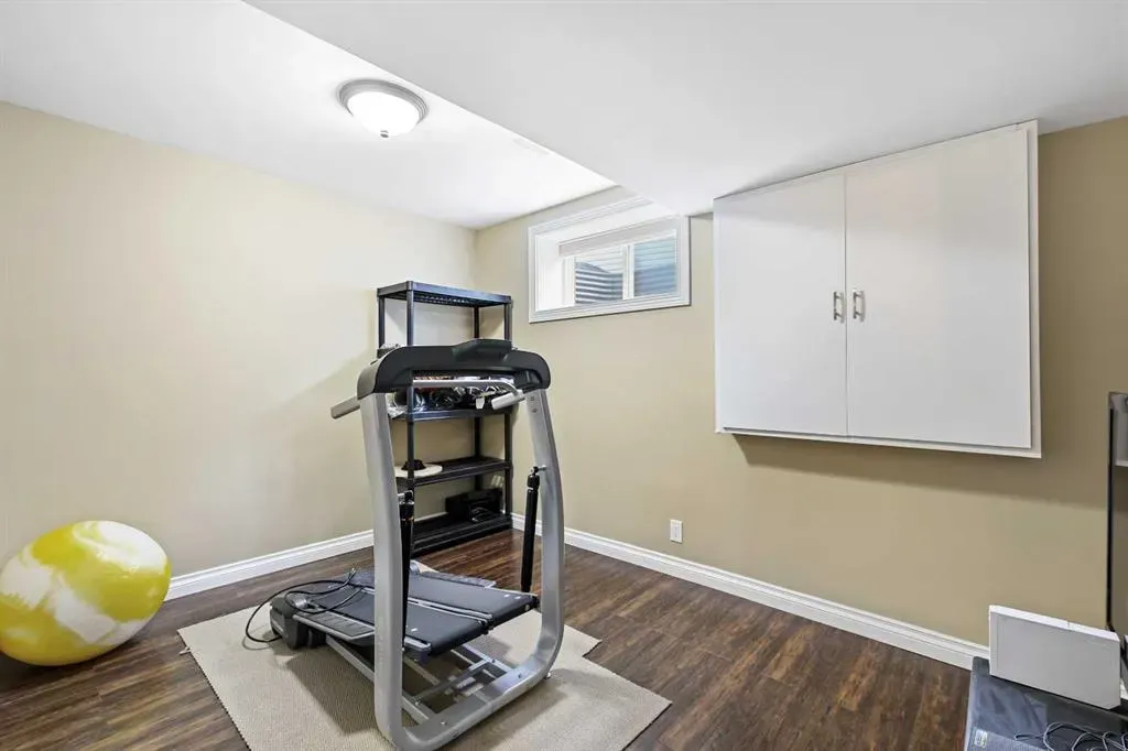 753 Fairways Green NW