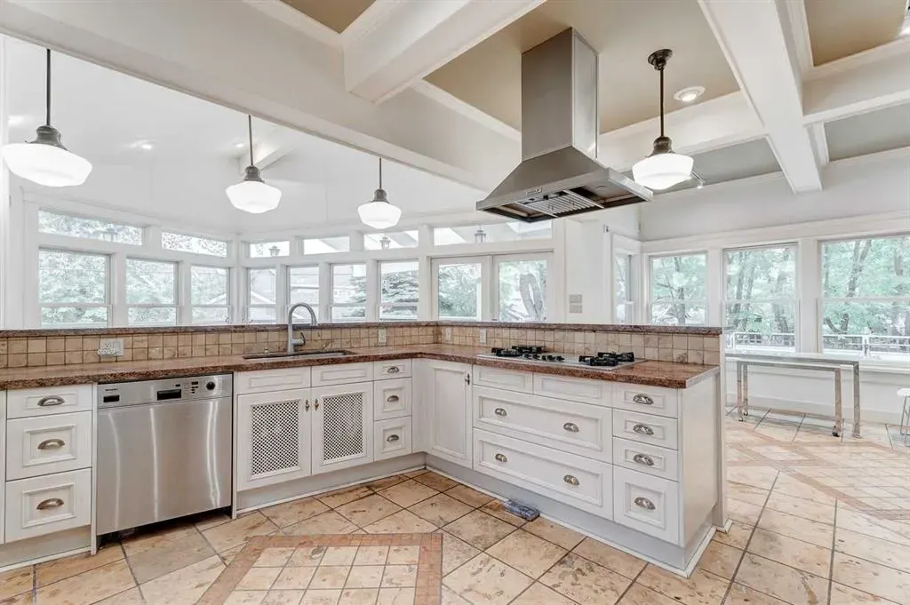 342 SUPERIOR Avenue SW