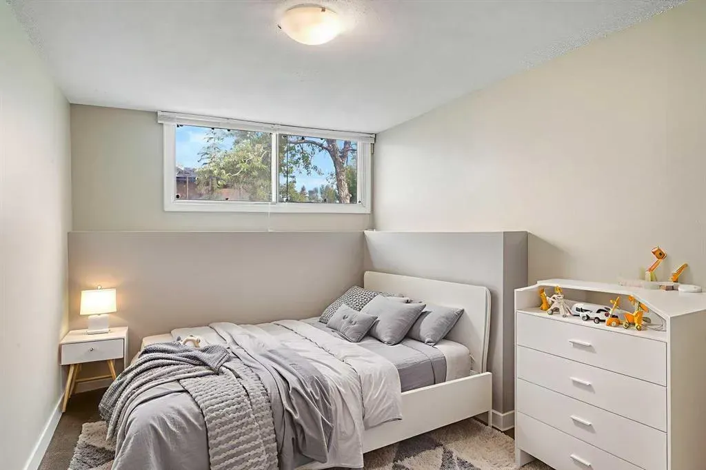 1123 Mckinnon Drive NE