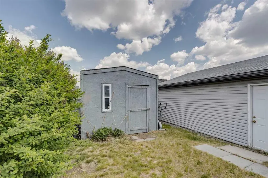 1656 Strathcona Gate