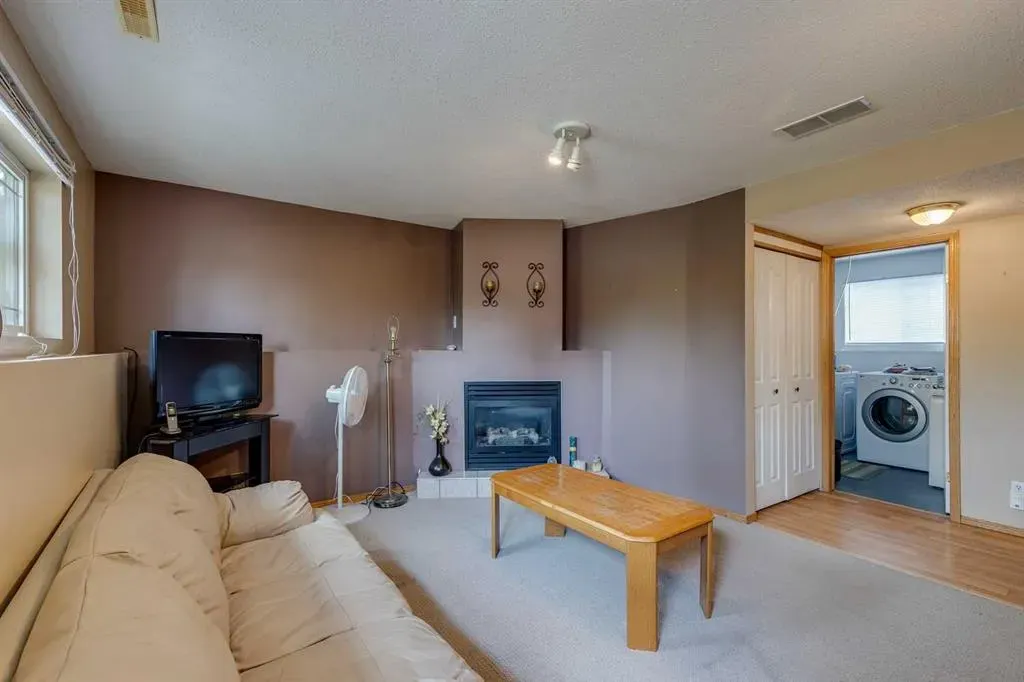 1656 Strathcona Gate