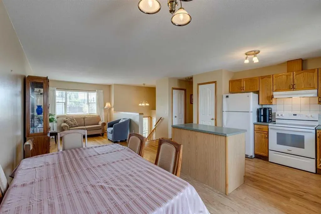 1656 Strathcona Gate