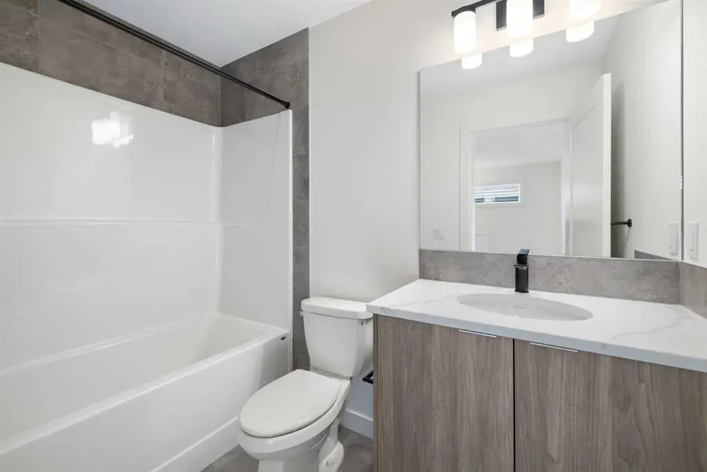 215 Belvedere Avenue SE