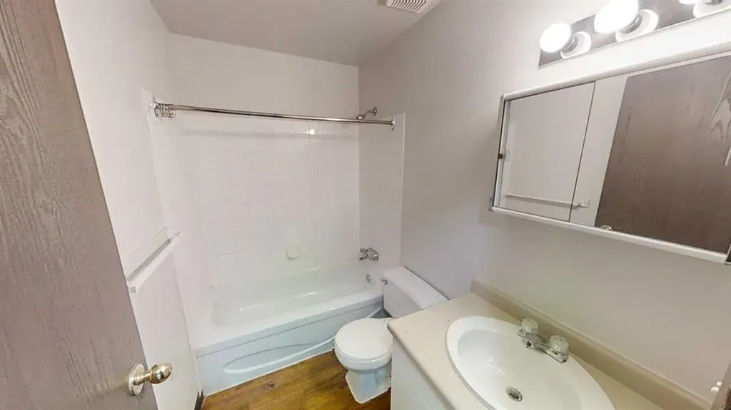 5117 44 Street, #301