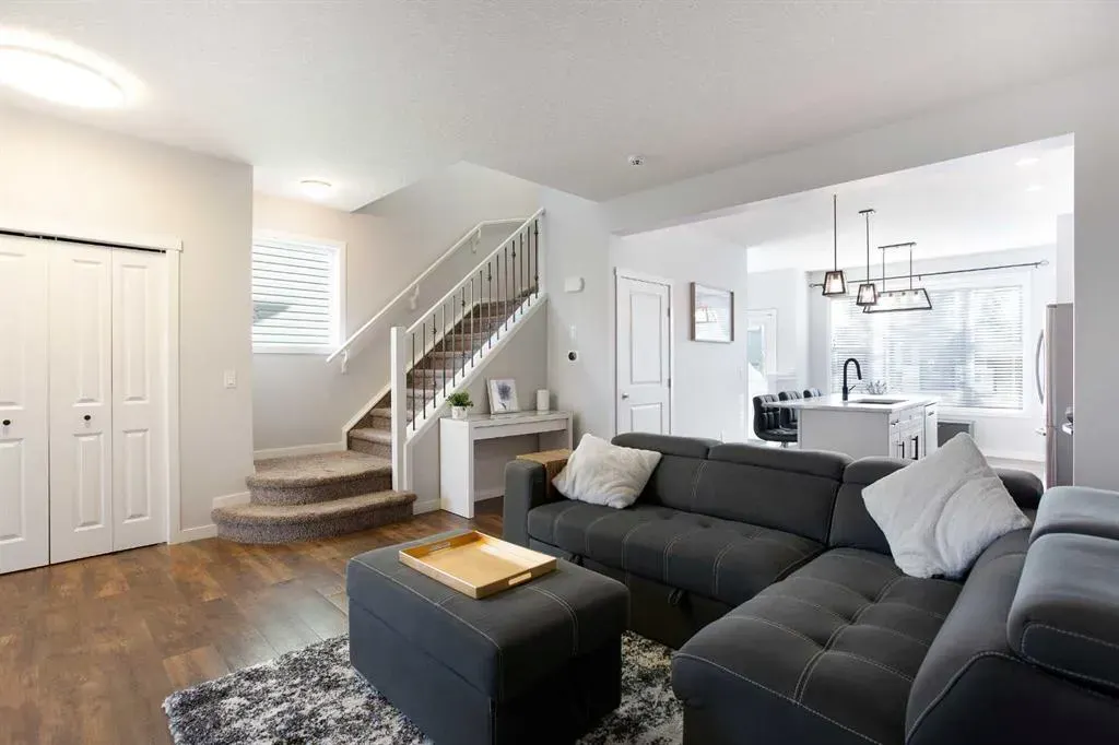 1823 Baywater Drive SW