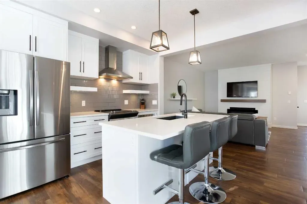 1823 Baywater Drive SW