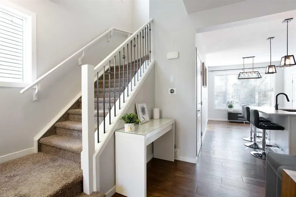 1823 Baywater Drive SW