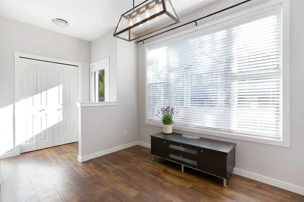 1823 Baywater Drive SW