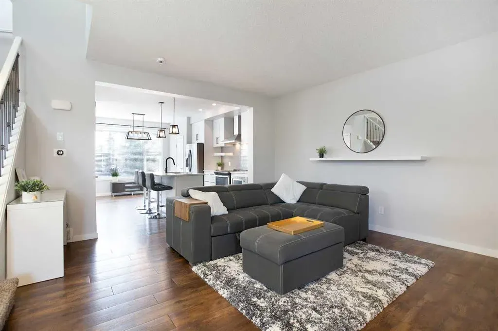 1823 Baywater Drive SW