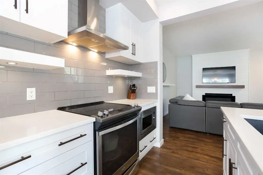 1823 Baywater Drive SW