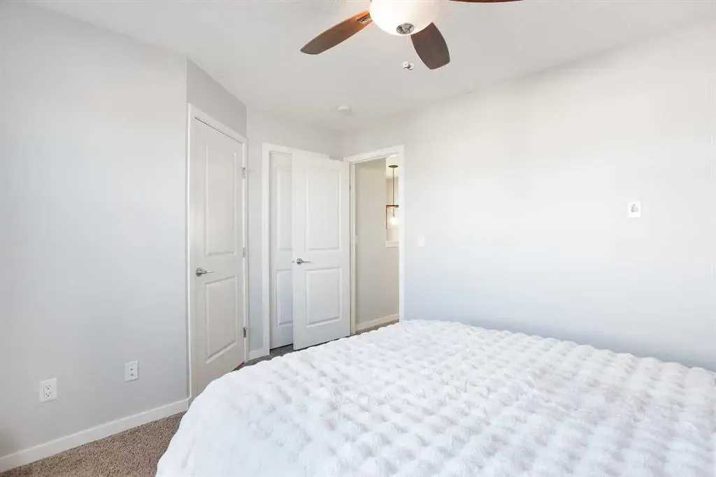 1823 Baywater Drive SW