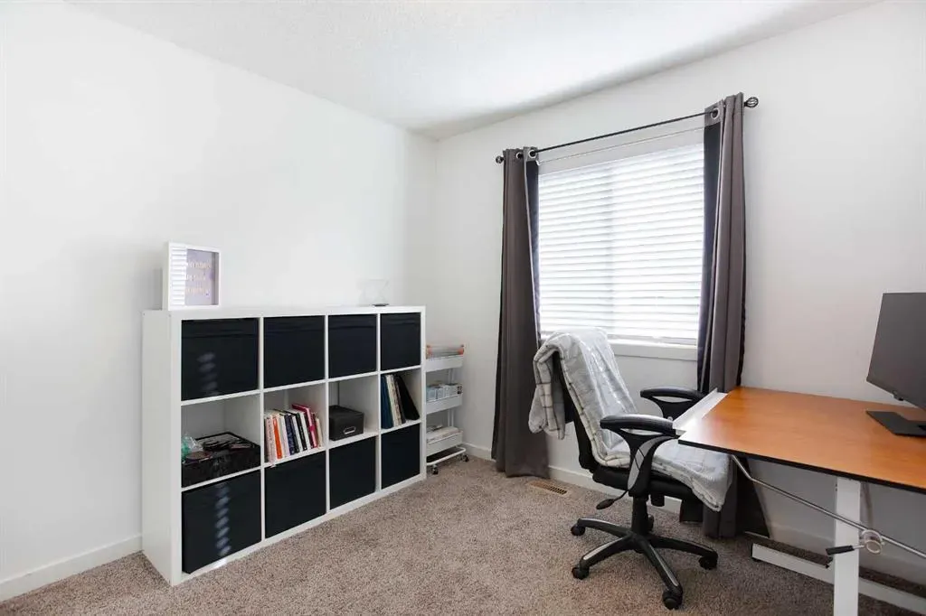 1823 Baywater Drive SW