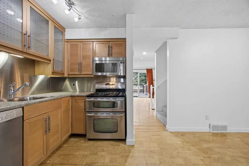 803 Varsity Estates Drive NW, #8