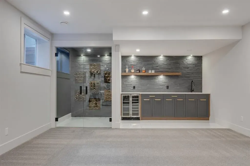 3312 Caribou Drive NW