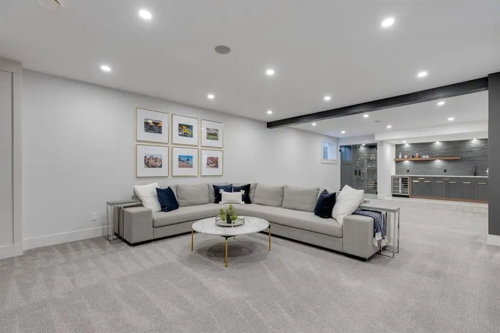 3312 Caribou Drive NW