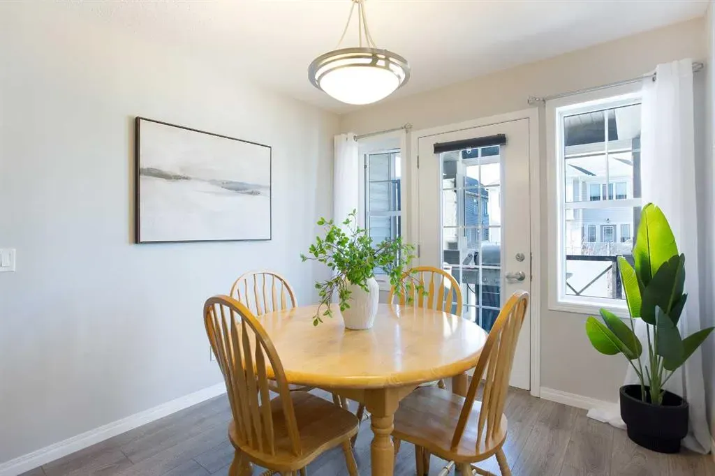 214 Hillcrest Gardens SW