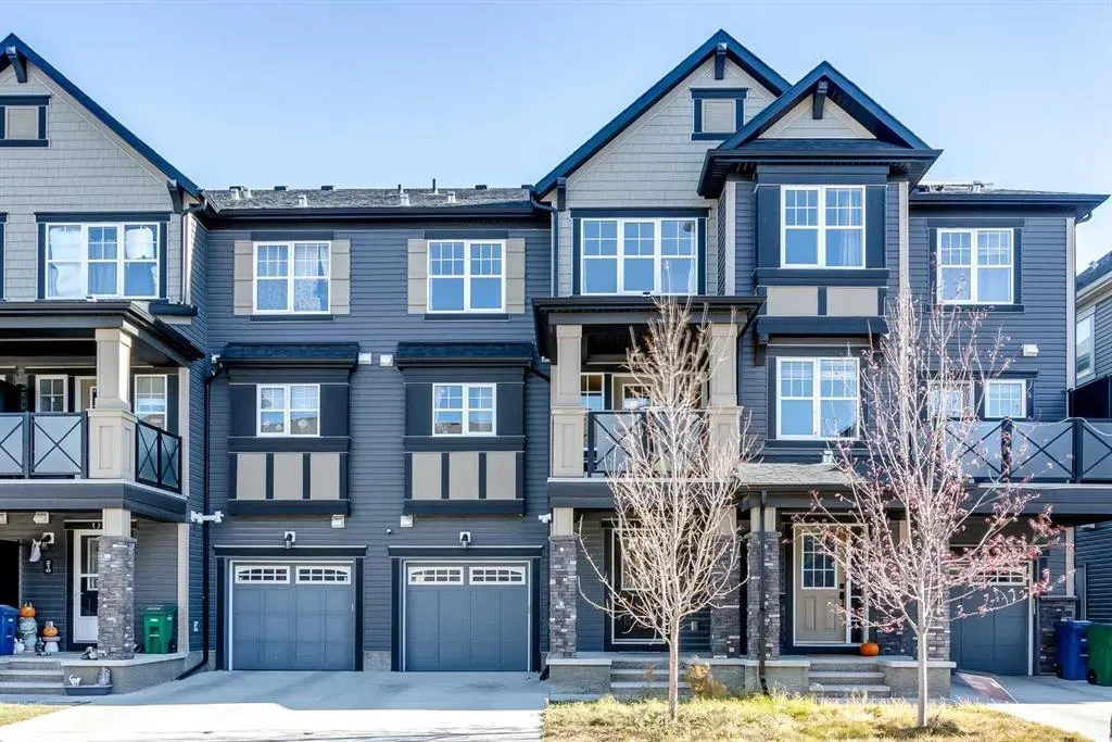 214 Hillcrest Gardens SW