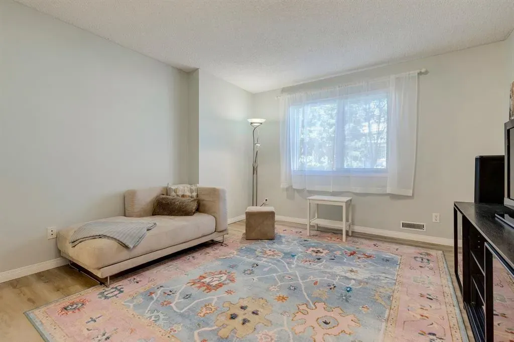 19 Sunlake Gardens SE