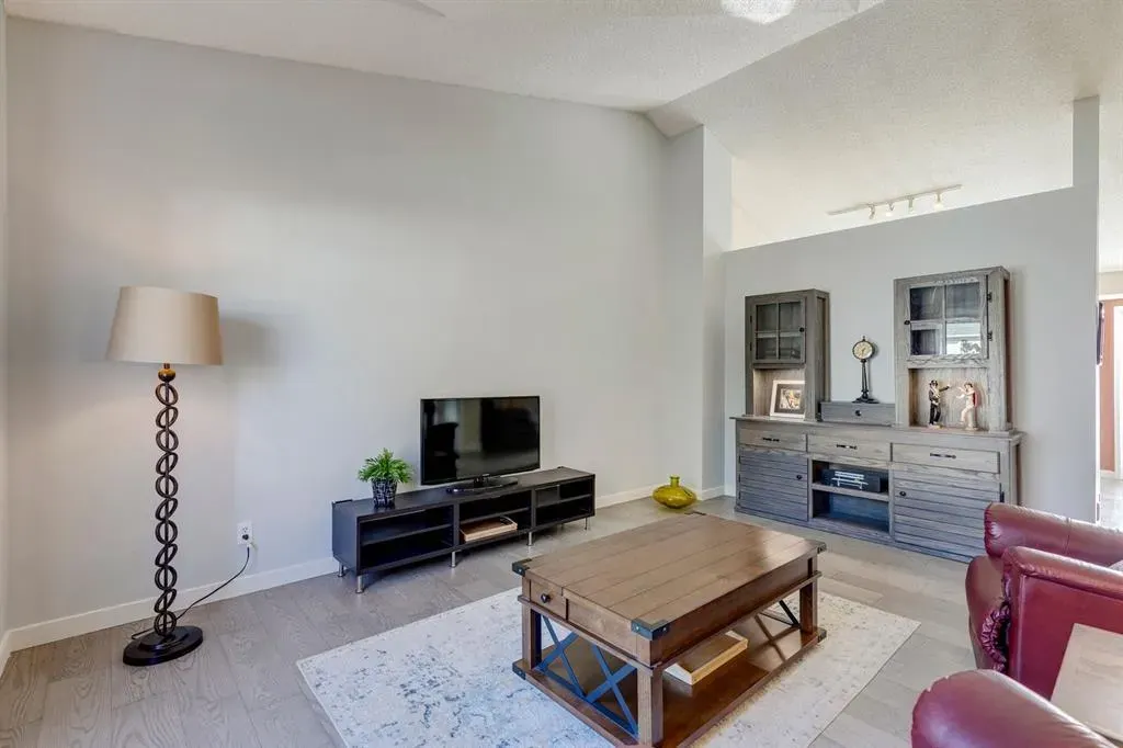 19 Sunlake Gardens SE