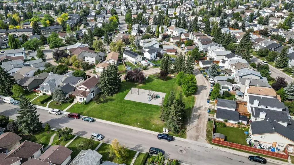 32 Millrise Crescent SW