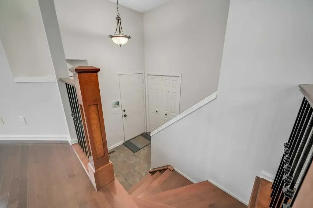 222 Diamond Court SE