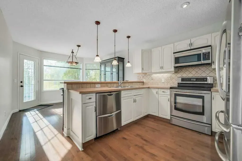 222 Diamond Court SE