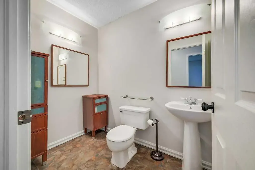 222 Diamond Court SE