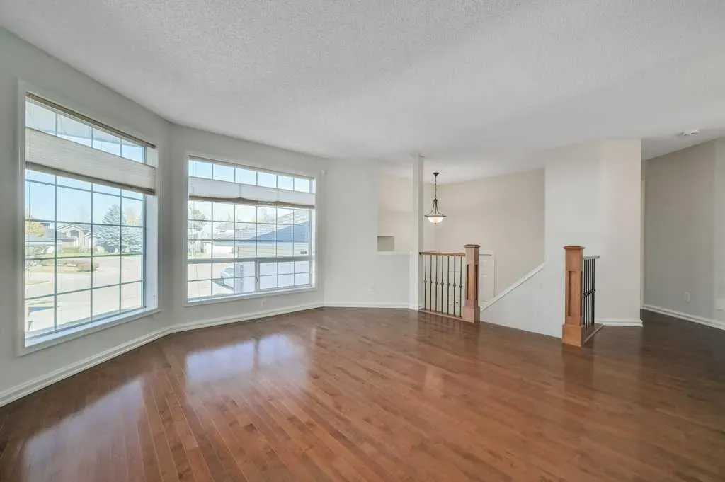 222 Diamond Court SE