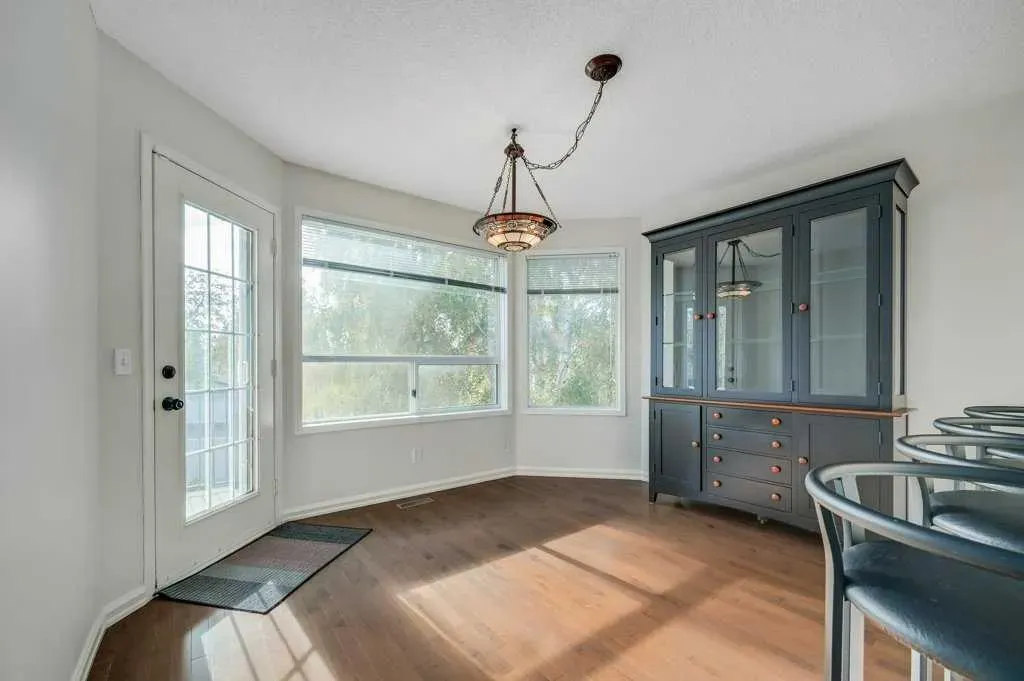 222 Diamond Court SE