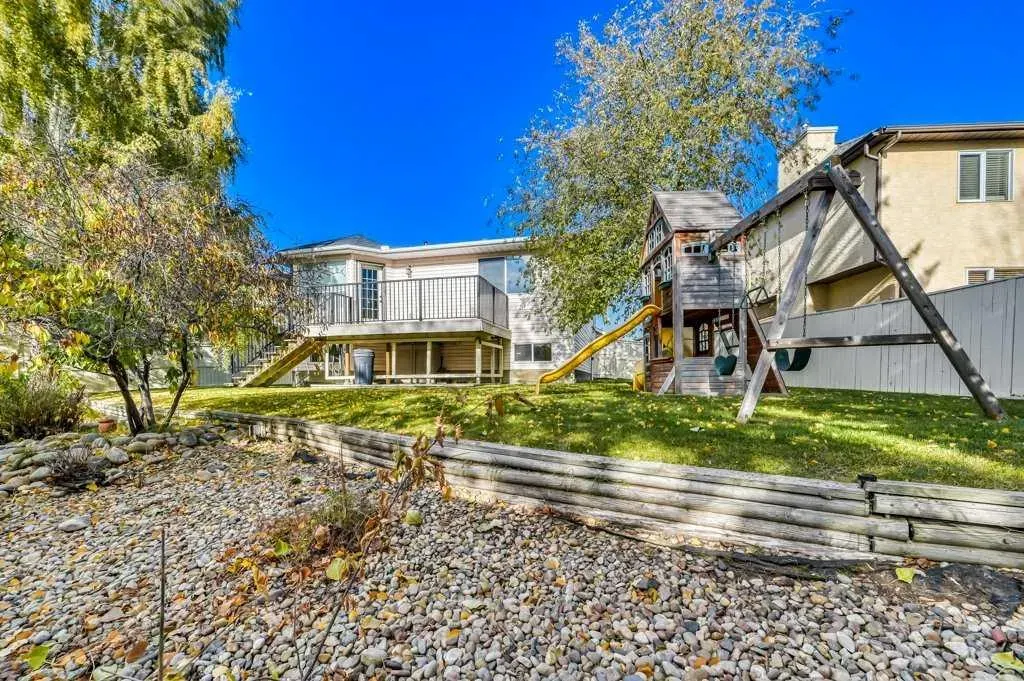 222 Diamond Court SE