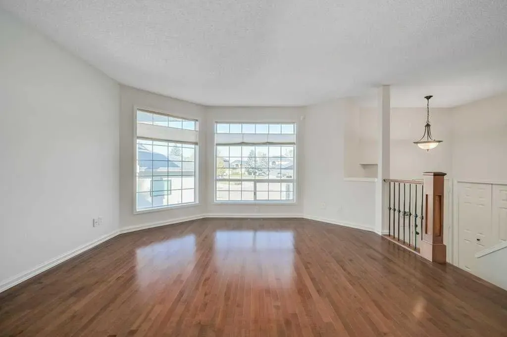 222 Diamond Court SE