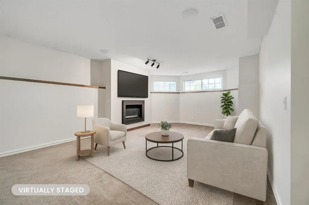 222 Diamond Court SE