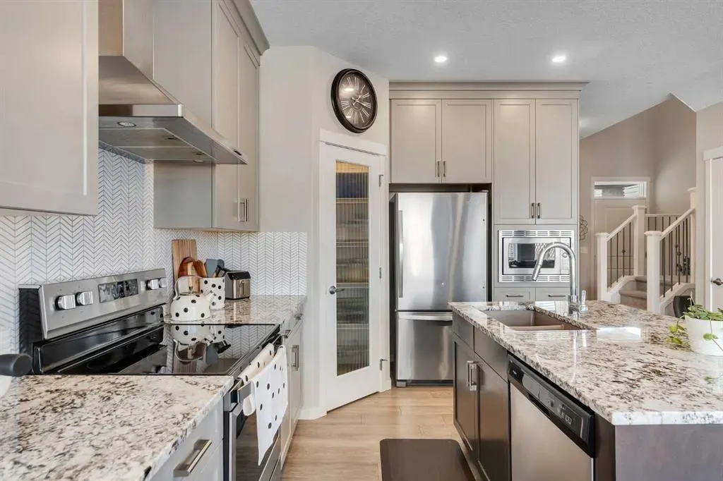 213 Nolanhurst Way NW