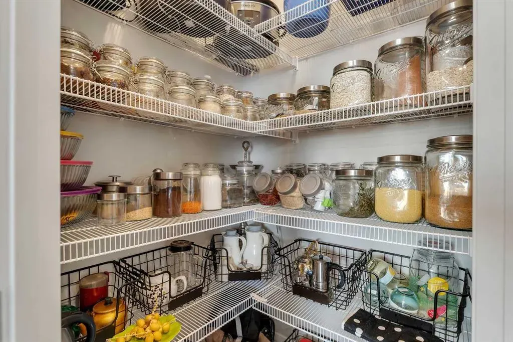 213 Nolanhurst Way NW