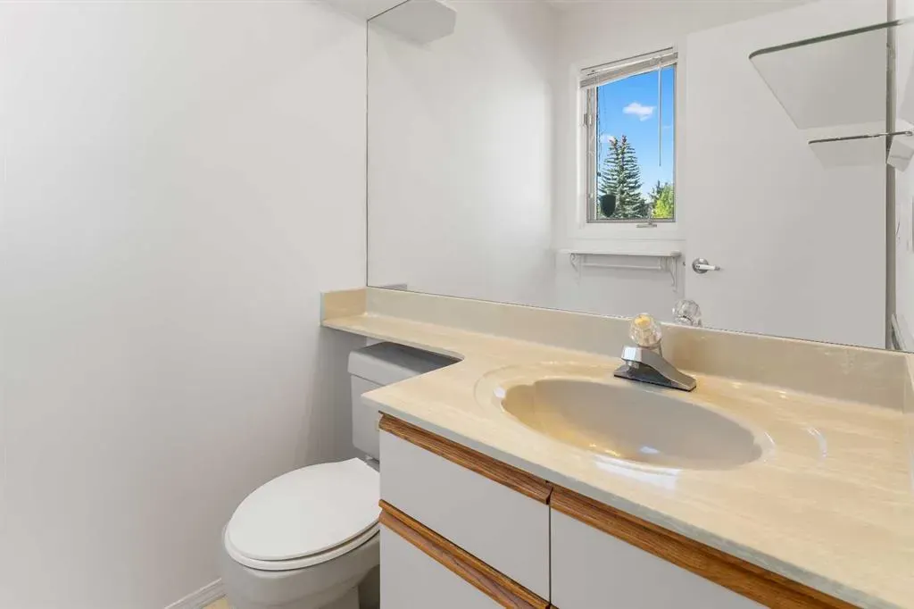 2 West Barrett Place
